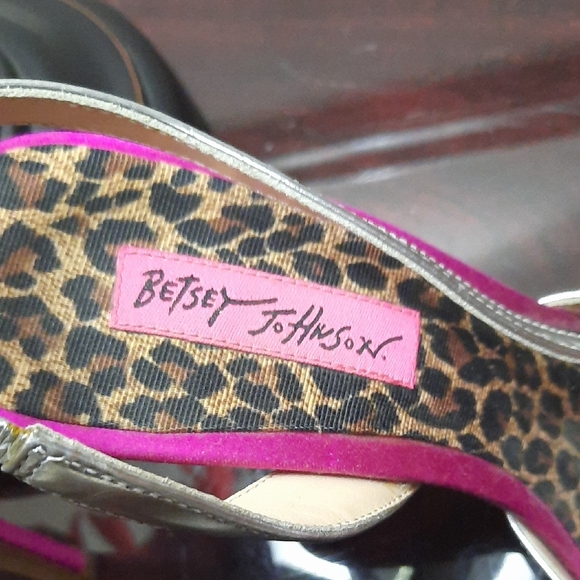 Betsey Johnson Fuchsia and Silver Heels with Bow - Picture 2 of 8
